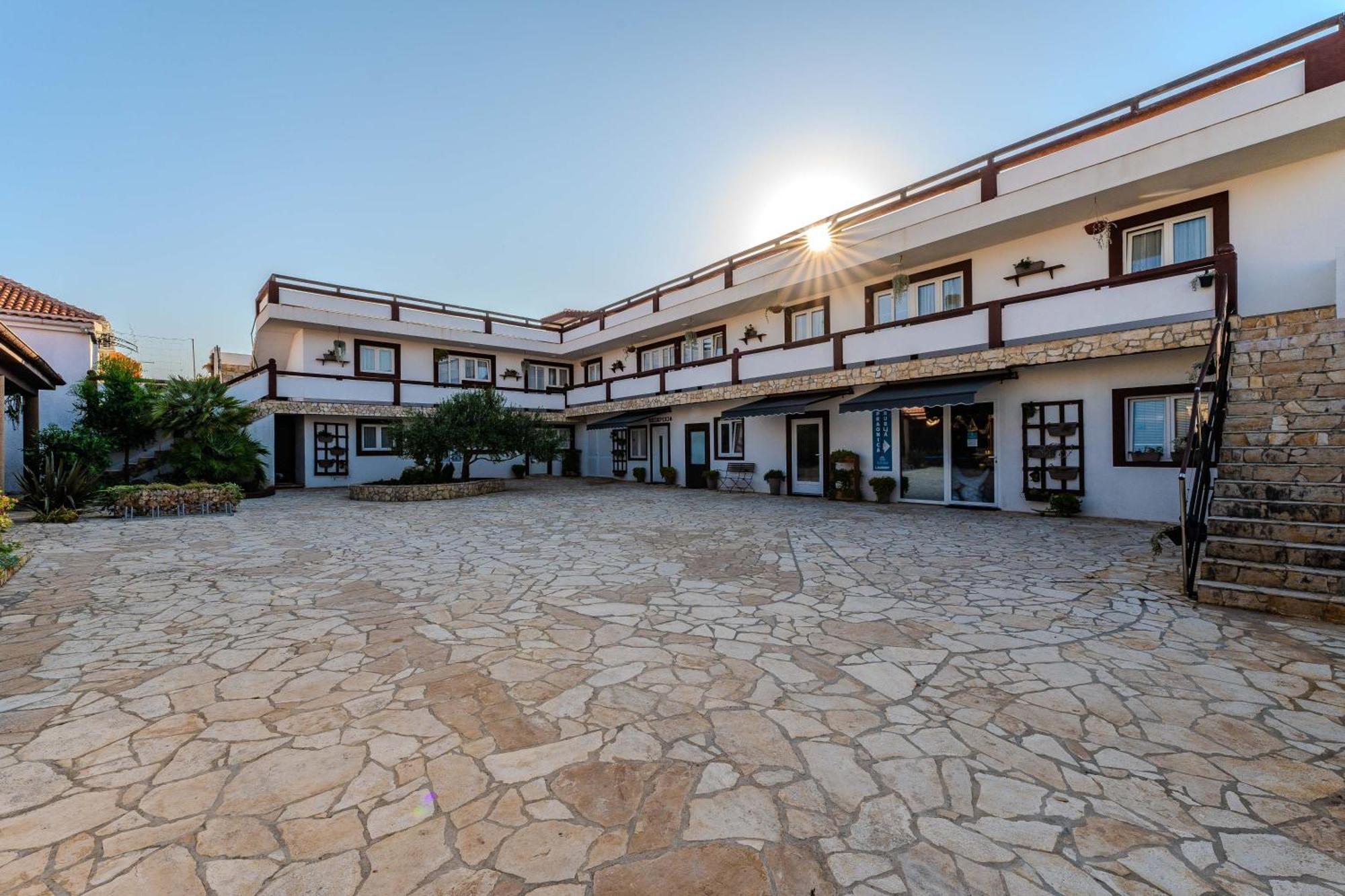Guesthouse Kod Spavalice ヴィル エクステリア 写真